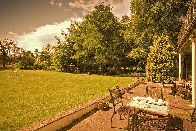 Lovelady Shield Country House Hotel Олстън Ресторант снимка